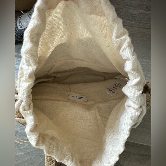 Main Character Aritzia mini jute bucket bag - Picture 4 of 4